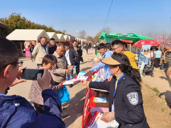 600安徽亳州谯城：桃花烂漫映春光 反邪春风润心田图片1_副本.jpg